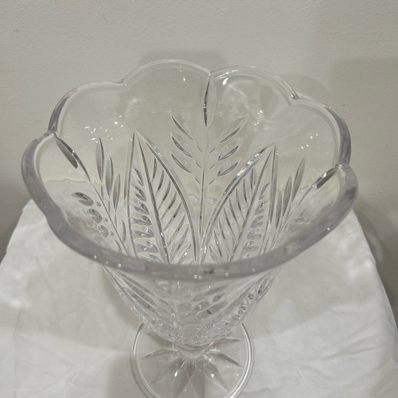 Mikasa Parkridge footed Crystal Vase - Picture 5 of 5